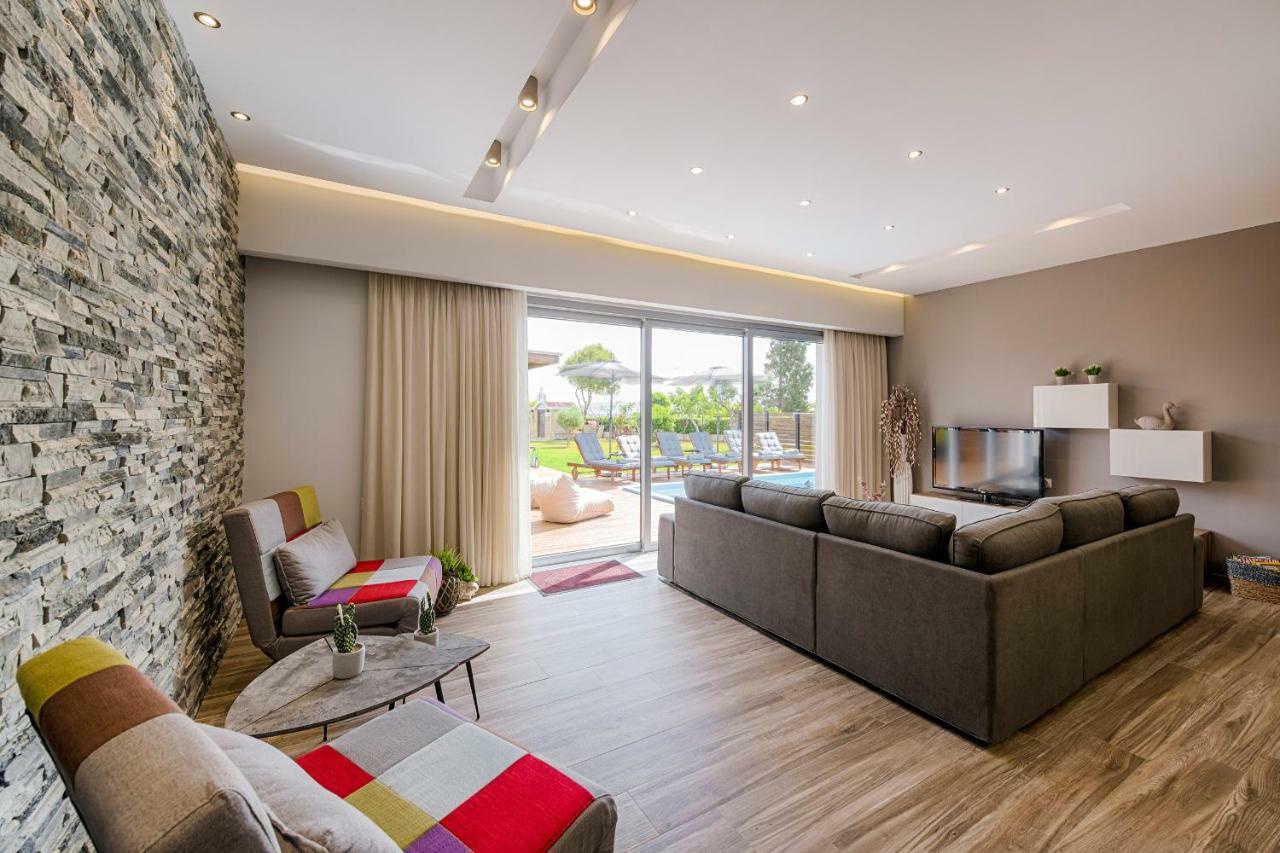 Nastazia Luxury Beach House Lalyssos Eksteriør billede